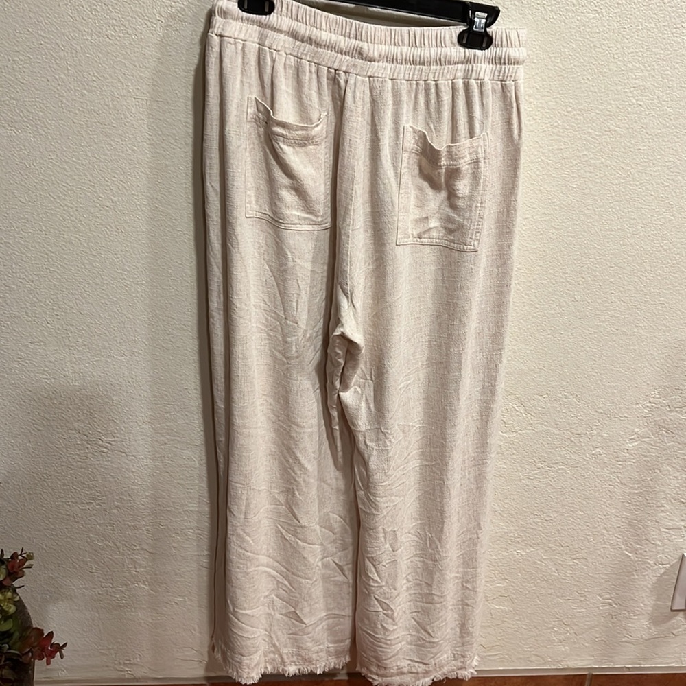SOLD OUT- Umgee Womens Pant with Elastic Waist, Side & Back Pockets,Frayed Hem - Picture 3 of 6